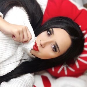 Meet your Posher, Yvette